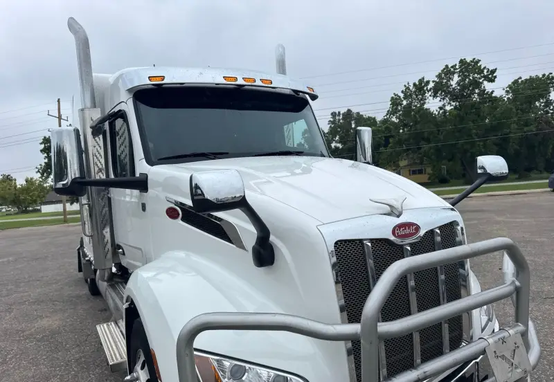 2025 Peterbilt 579 photo 15