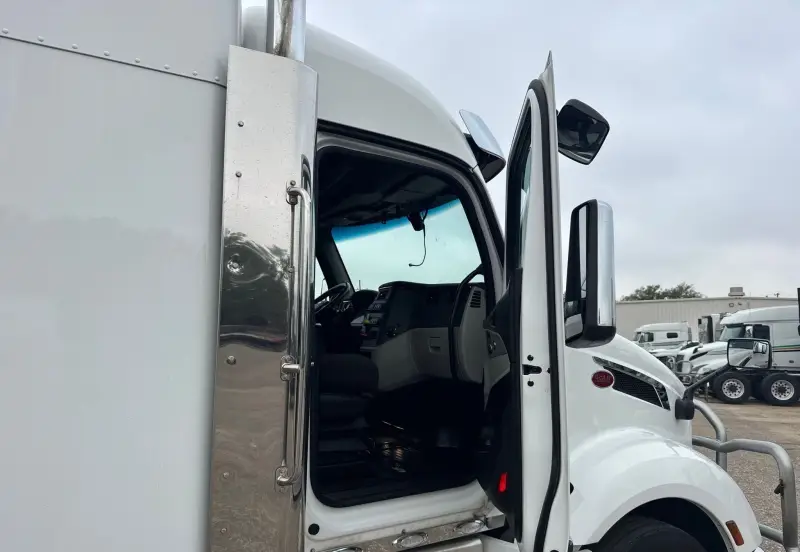 2025 Peterbilt 579 photo 69